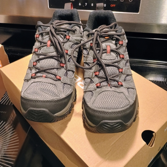 Merrell Men's Gray Hiking Shoes - Picture 6 of 9